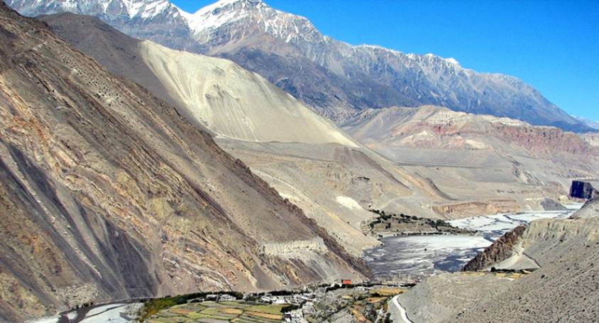 Lower Mustang Trekking