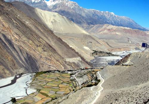 Lower Mustang Trekking